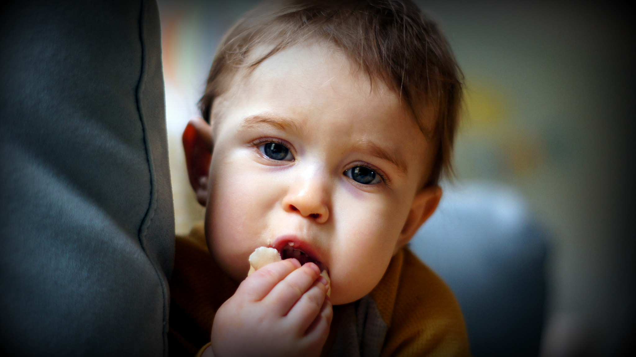 Sony SLT-A33 sample photo. Snack time photography