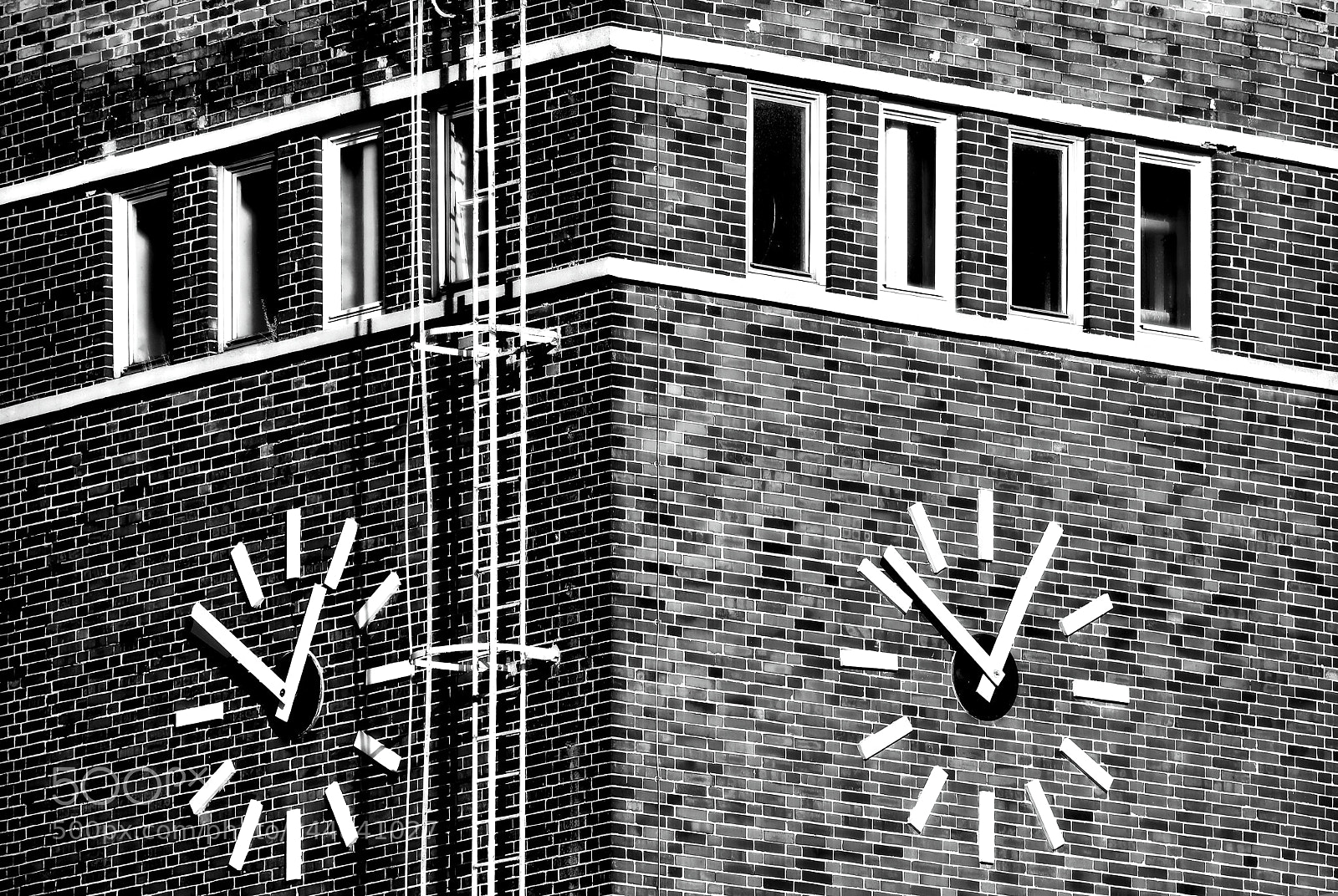 Canon EOS 760D (EOS Rebel T6s / EOS 8000D) sample photo. Clock-tower photography