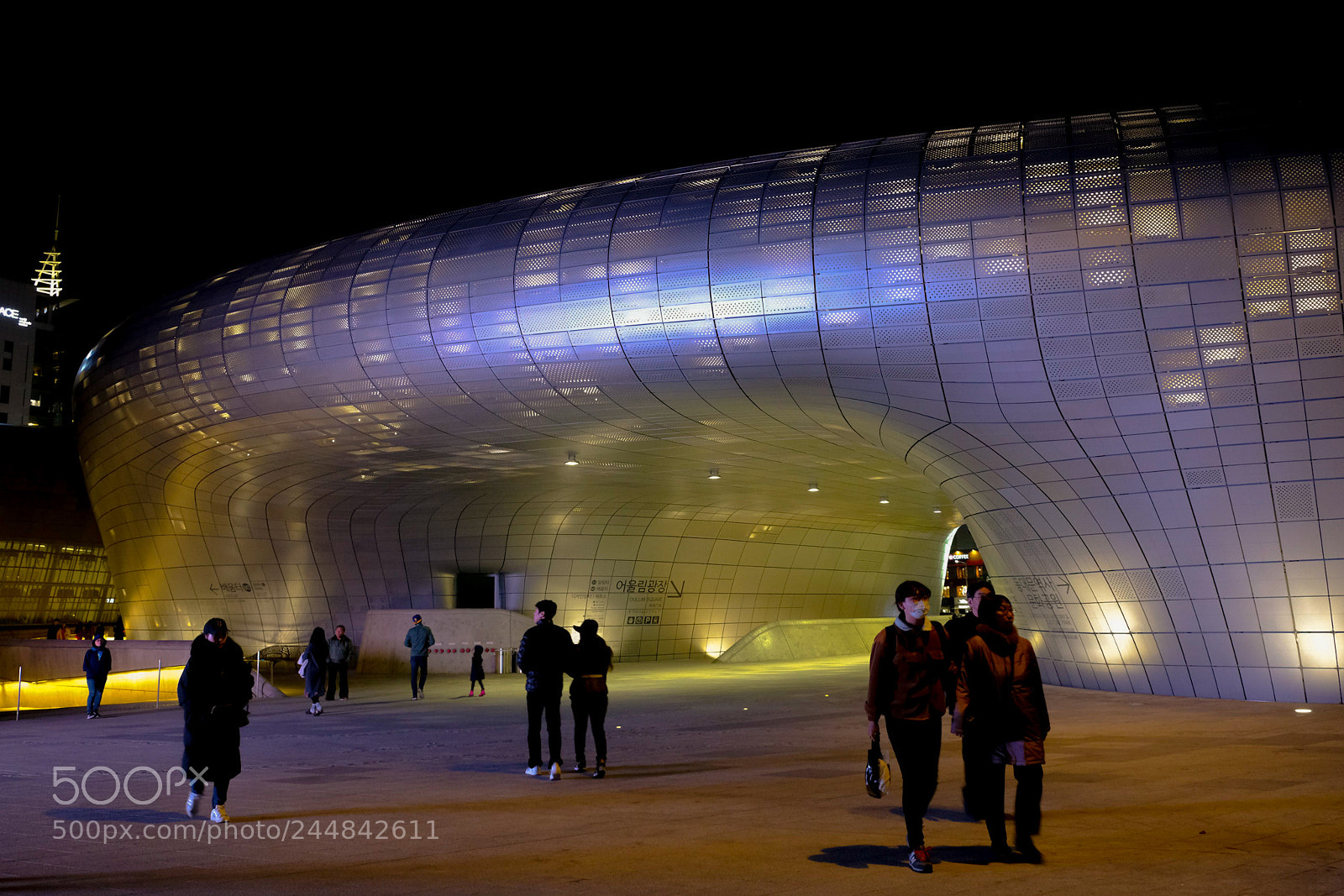 Fujifilm X-T20 sample photo. Dongdaemun design plaza photography