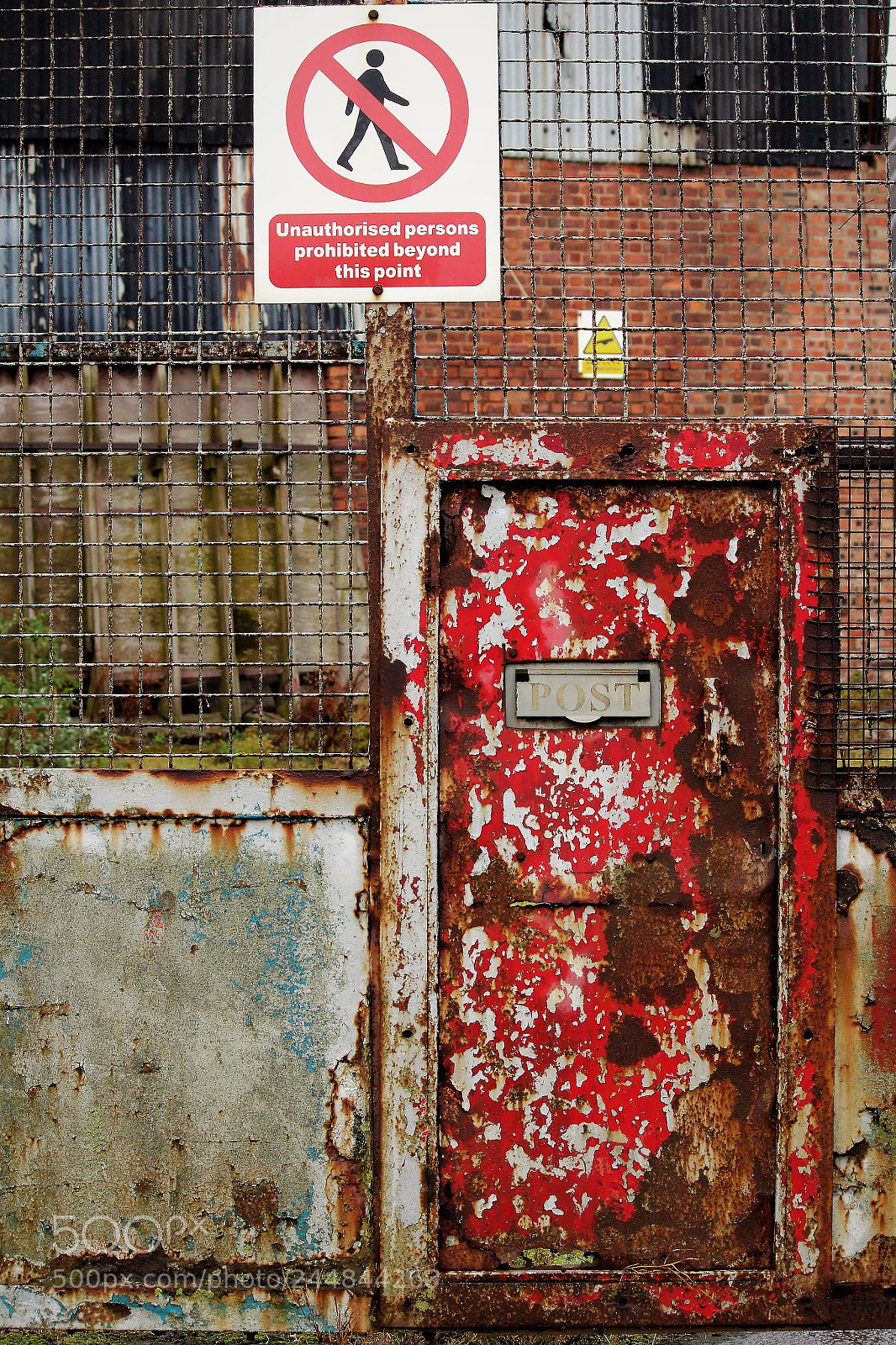 Canon EOS 650D (EOS Rebel T4i / EOS Kiss X6i) sample photo. Rusty old door photography