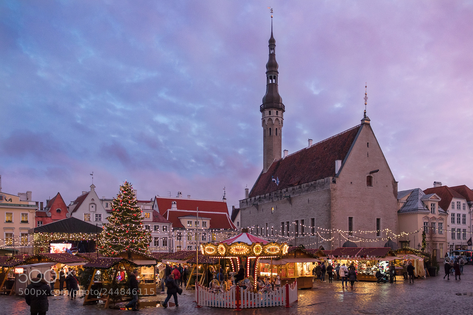 Canon EOS M5 sample photo. Tallinn christmas market. photography