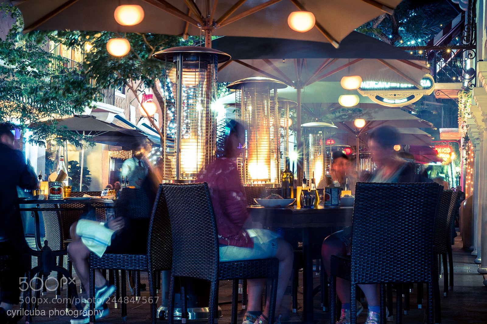 Nikon D5500 sample photo. Restaurant street photography