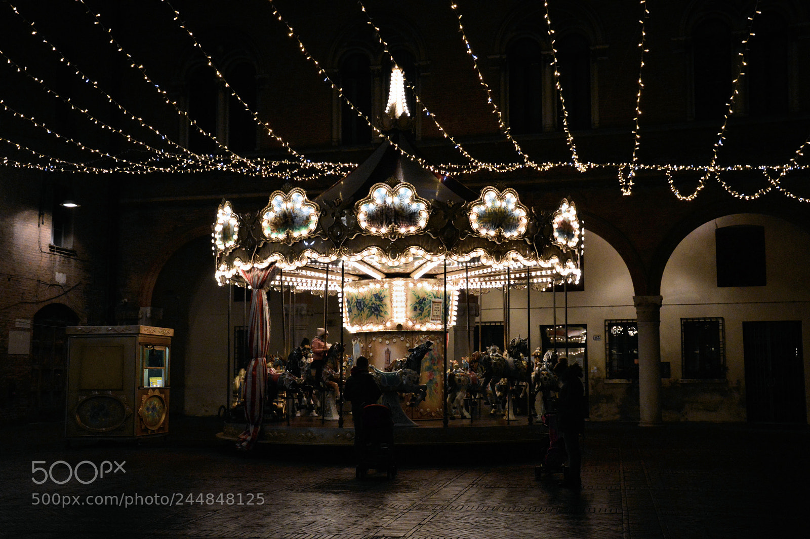 Nikon D3200 sample photo. Christmas carousel photography