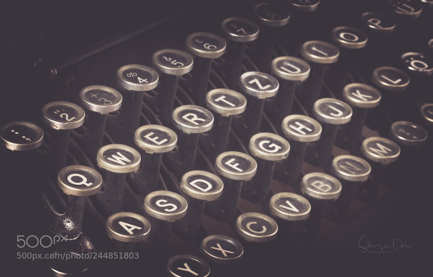 Canon EOS 1100D (EOS Rebel T3 / EOS Kiss X50) sample photo. Typewriter photography