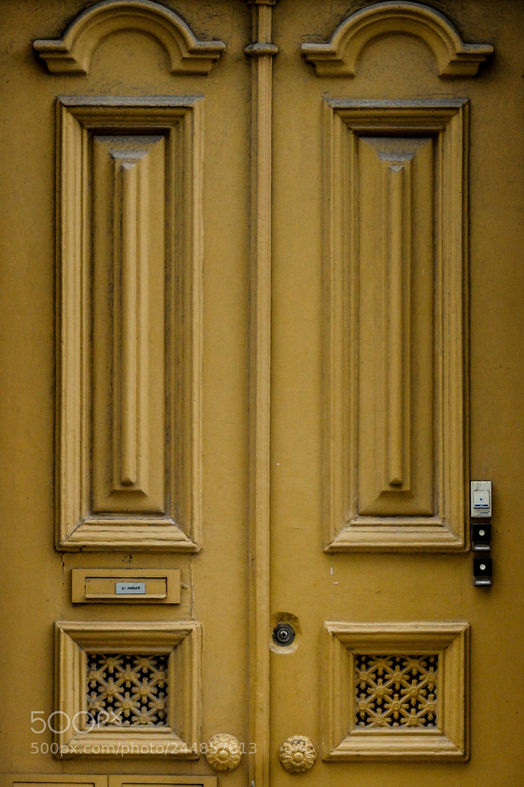 Canon EOS 1300D (EOS Rebel T6 / EOS Kiss X80) sample photo. Door photography