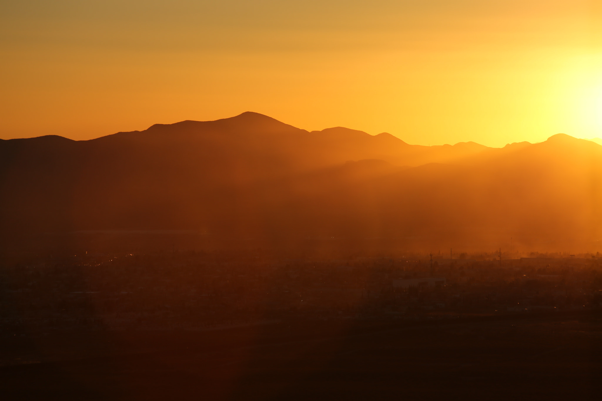 Canon EF 70-300mm F4-5.6 IS USM sample photo. Sunset over the border photography