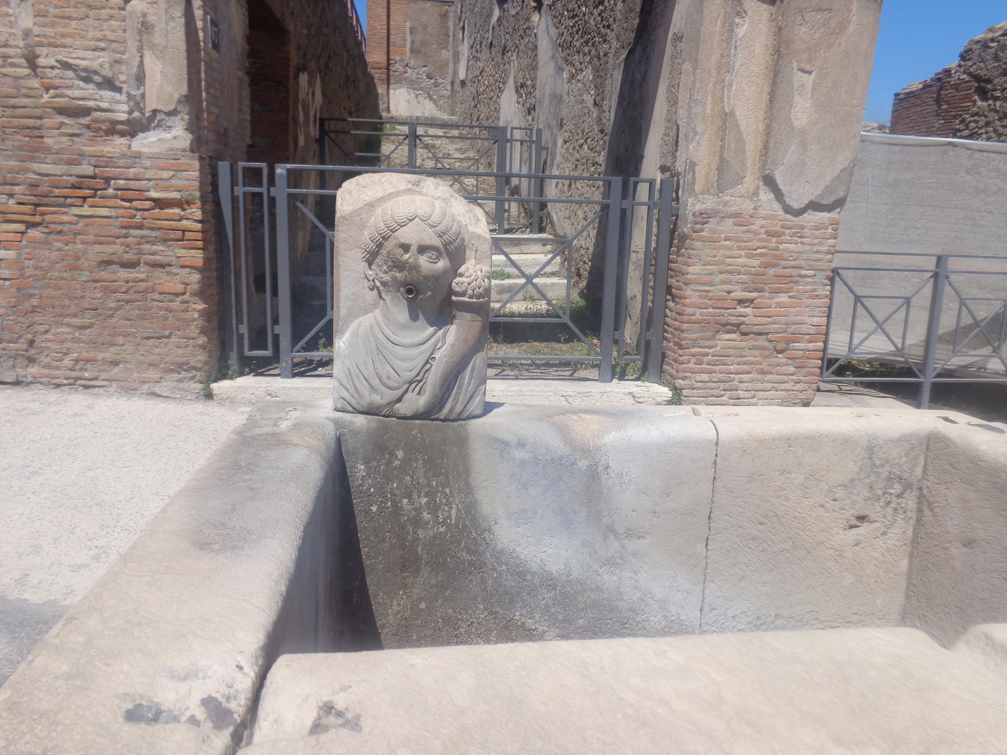Sony Cyber-shot DSC-W730 sample photo. Italy photography