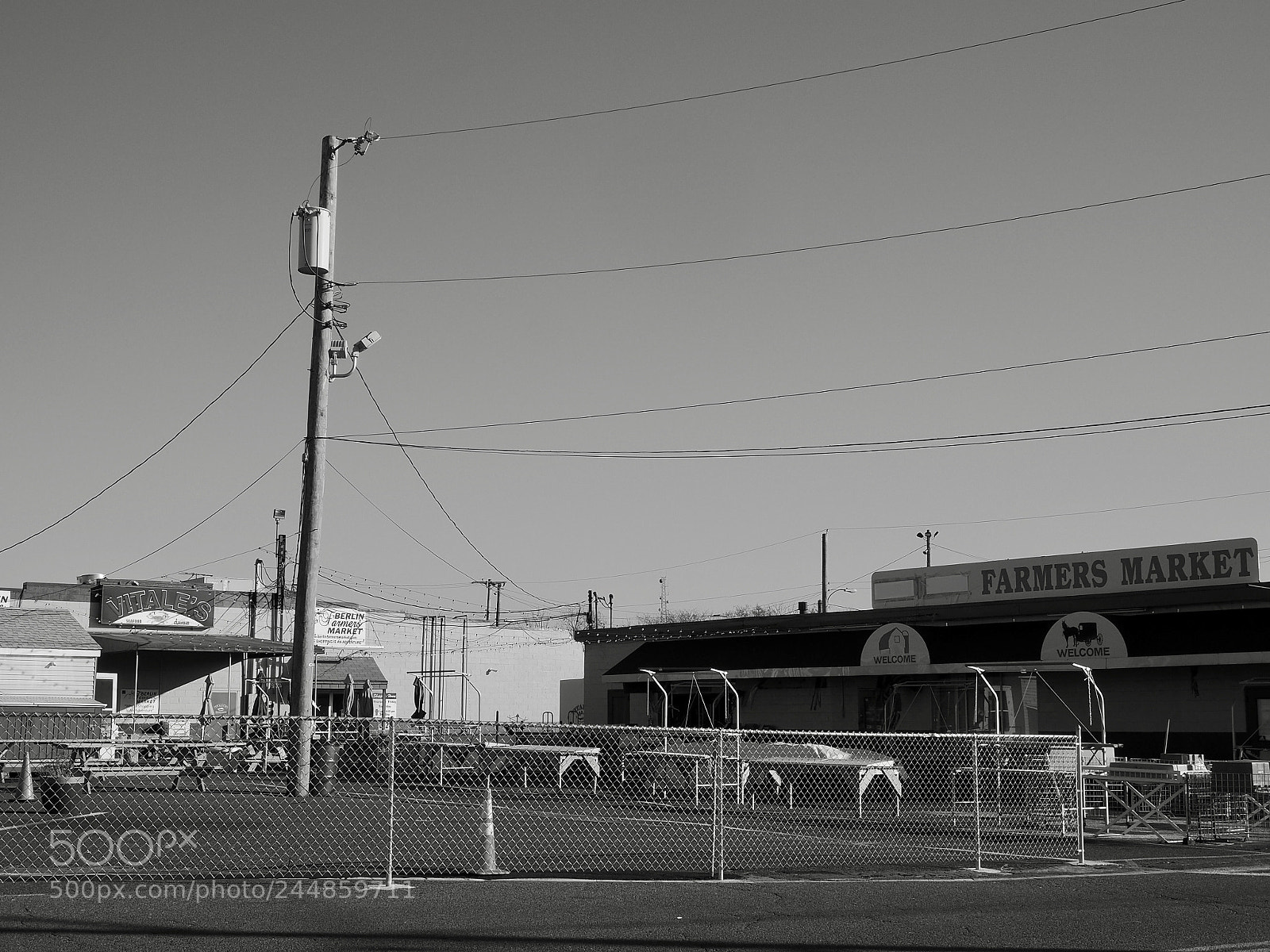 Olympus OM-D E-M10 II sample photo. Farmers market at 13 degrees photography