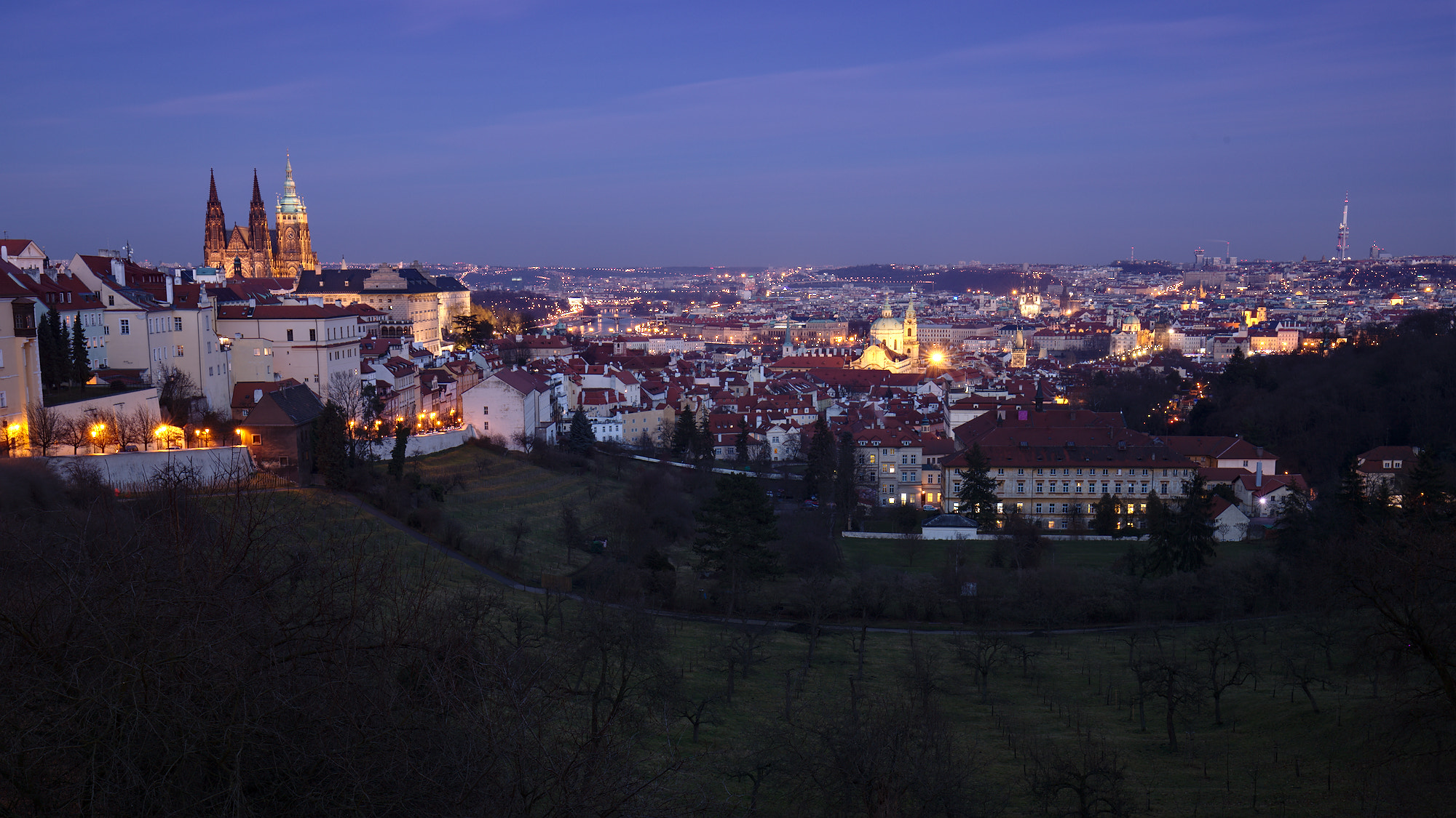Canon EF 16-35mm F4L IS USM sample photo. Prague photography