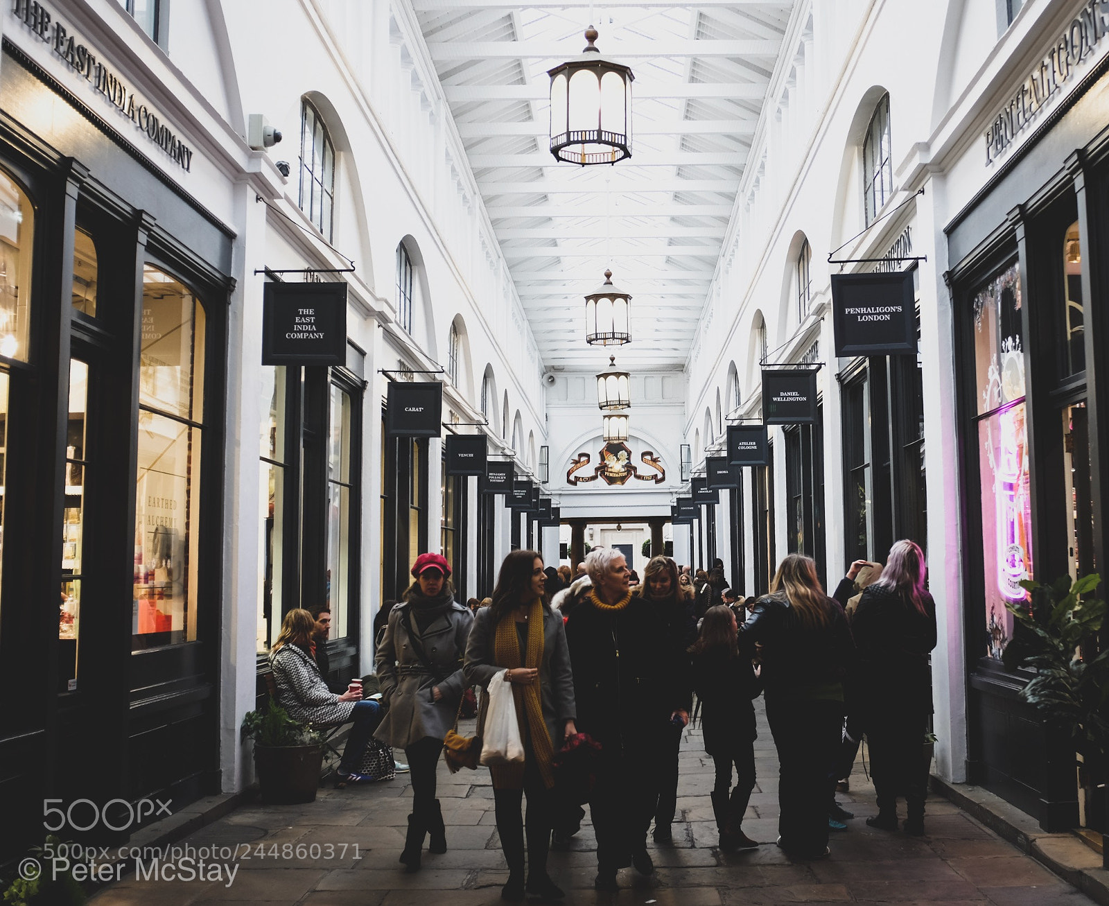 Fujifilm X100S sample photo. Shopping in covent garden photography