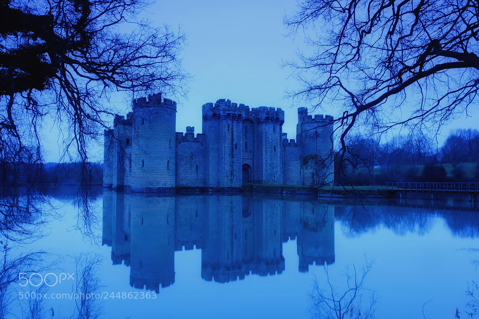 Fujifilm X-T1 sample photo. Bodiam in blue photography