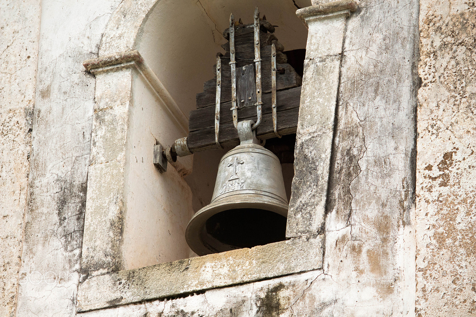 Canon EOS 700D (EOS Rebel T5i / EOS Kiss X7i) sample photo. Old bell photography