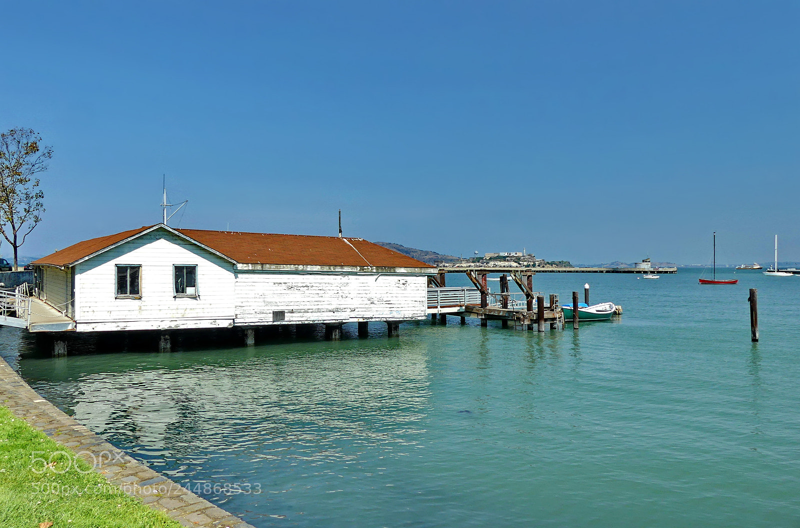 Panasonic Lumix DMC-FZ300 sample photo. Small marina in aquatic photography