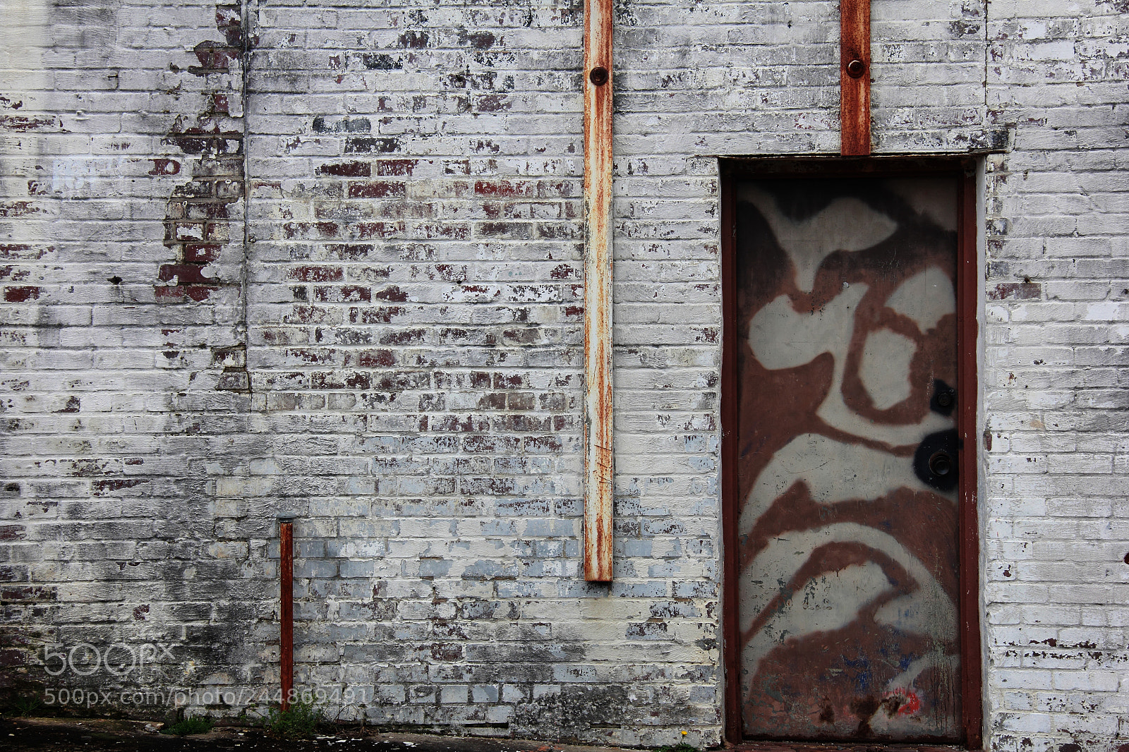 Canon EOS 60D sample photo. Decay wall door photography