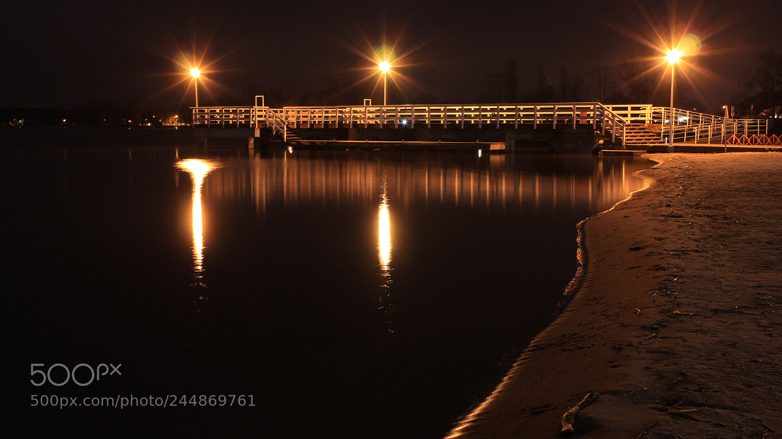 Canon EOS 1200D (EOS Rebel T5 / EOS Kiss X70 / EOS Hi) sample photo. Night pier photography