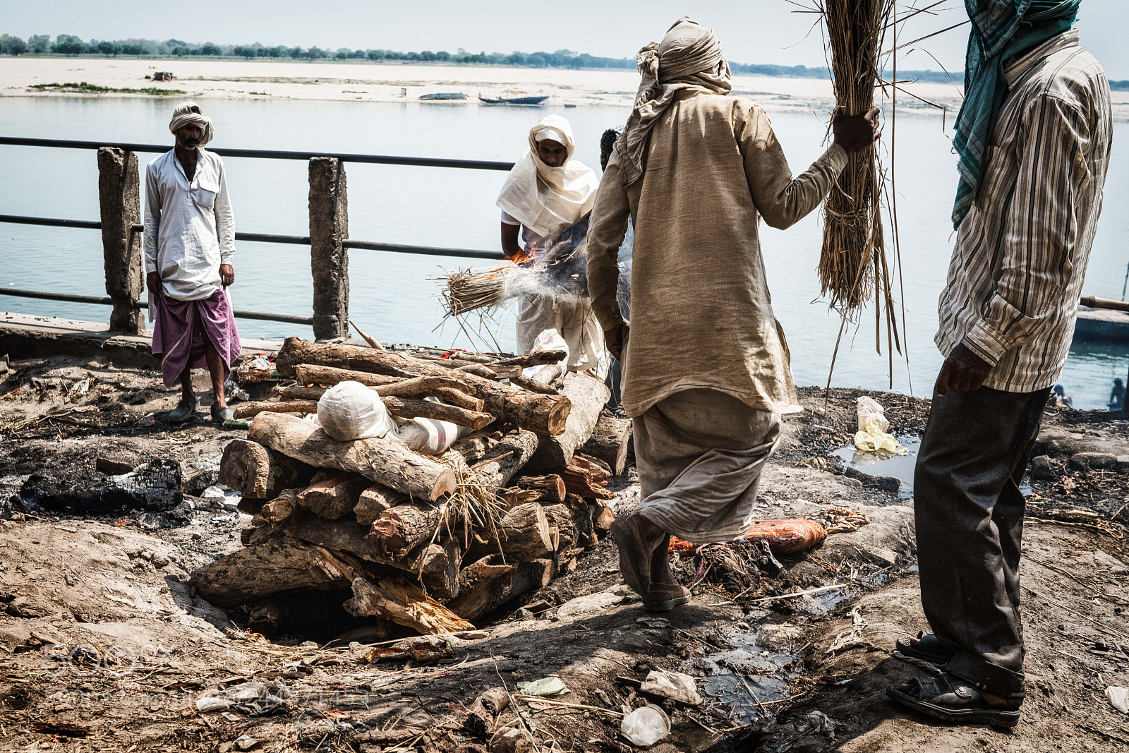 Sony a7R II sample photo. Sacred rituals, varanasi photography