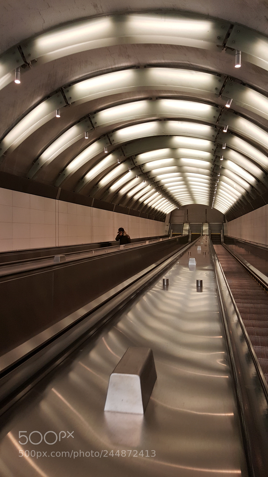 Samsung Galaxy S6 sample photo. Subway photography
