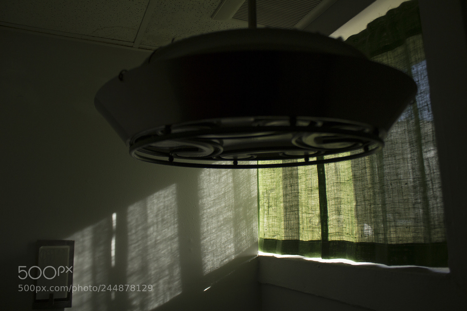 Canon EOS 1200D (EOS Rebel T5 / EOS Kiss X70 / EOS Hi) sample photo. Weird lighting arrangement. 奇怪的照明安排。 奇妙な照明の配置。 photography