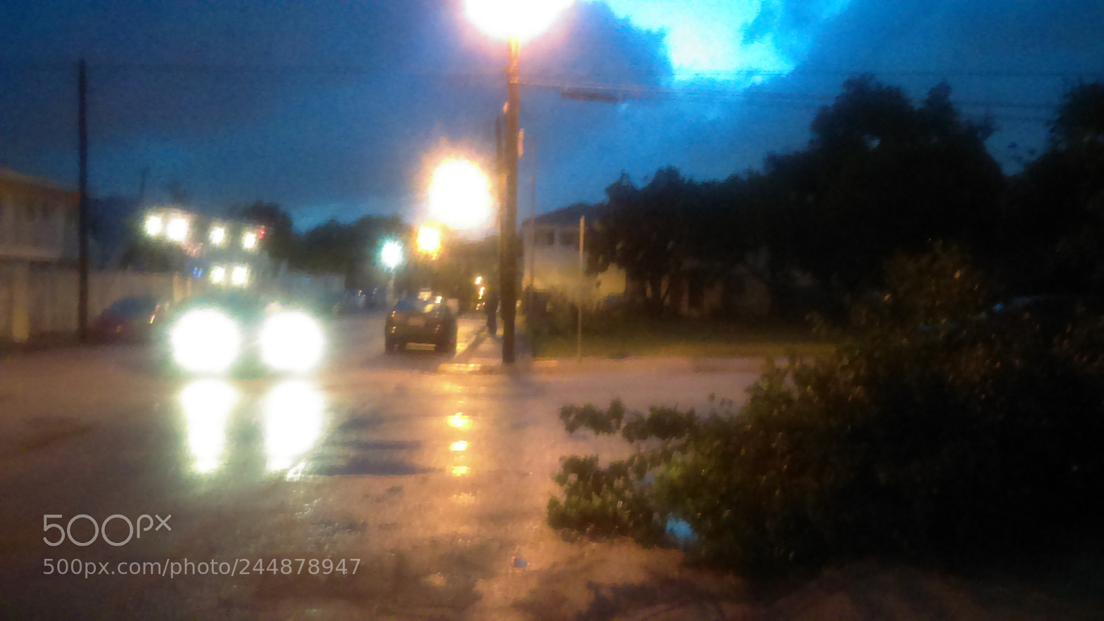 HTC DESRIE D530 sample photo. Suburban headlights photography