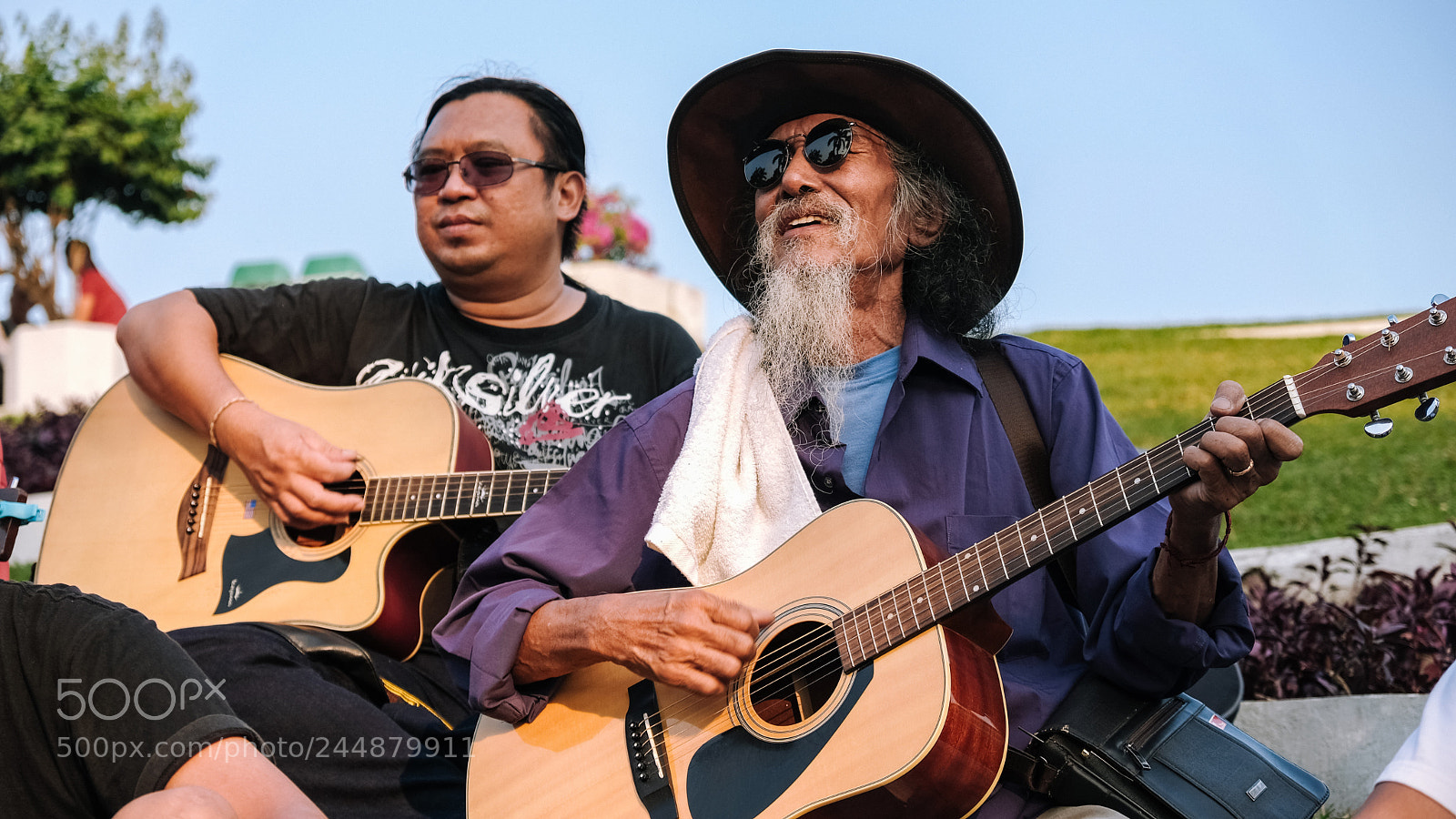 Fujifilm X-T20 sample photo. The oldie guitarist photography