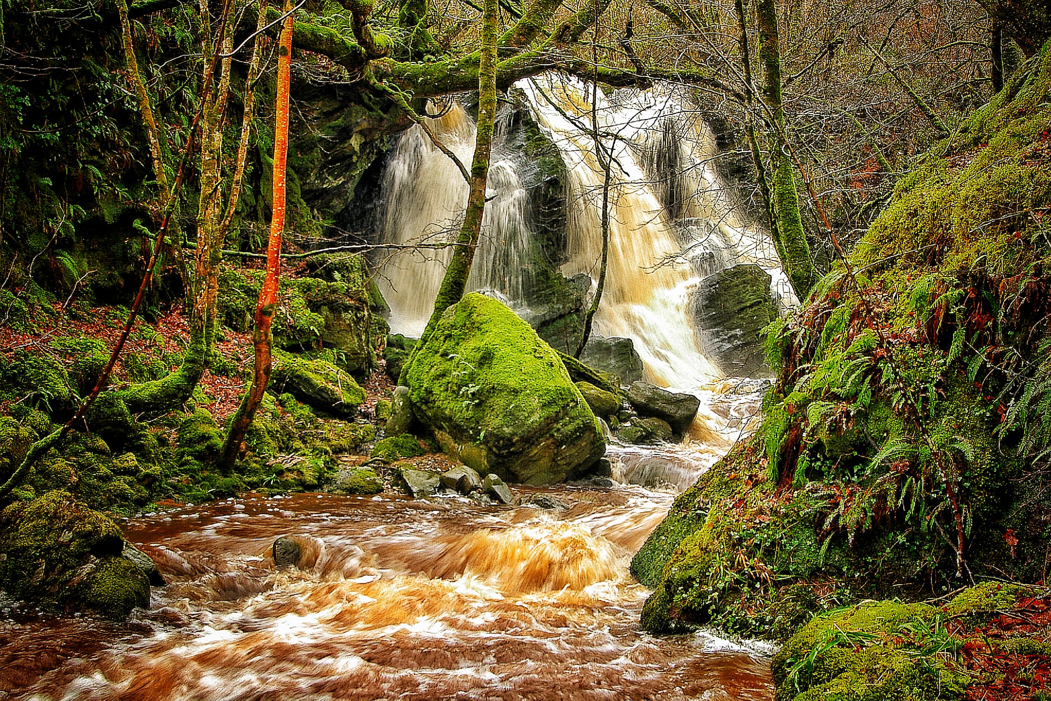 Pentax *ist D sample photo. Water like whisky, peninver, kintyre photography