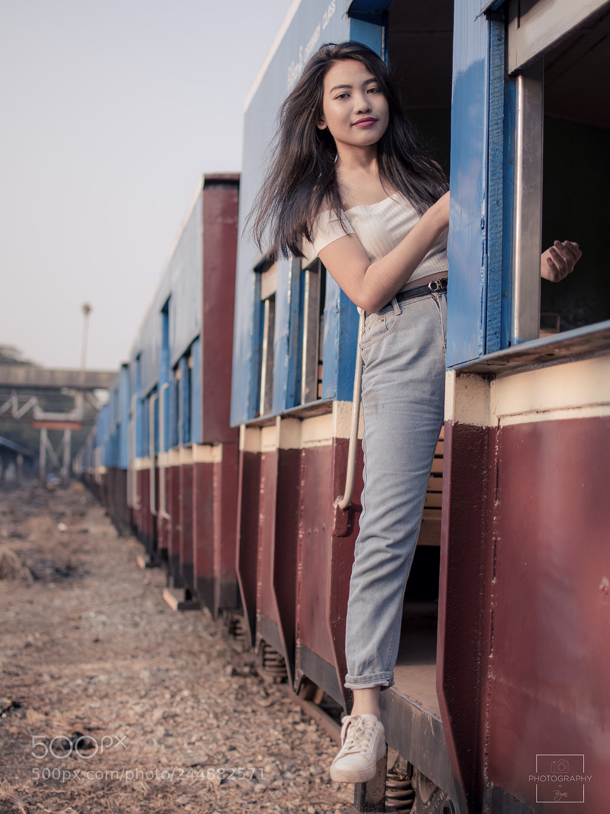 Nikon D5500 sample photo. Stay on track. photography