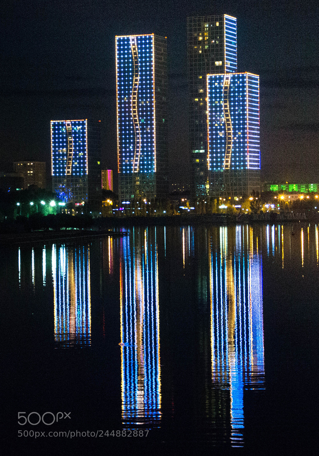 Canon EOS 60D sample photo. Lights on a water photography