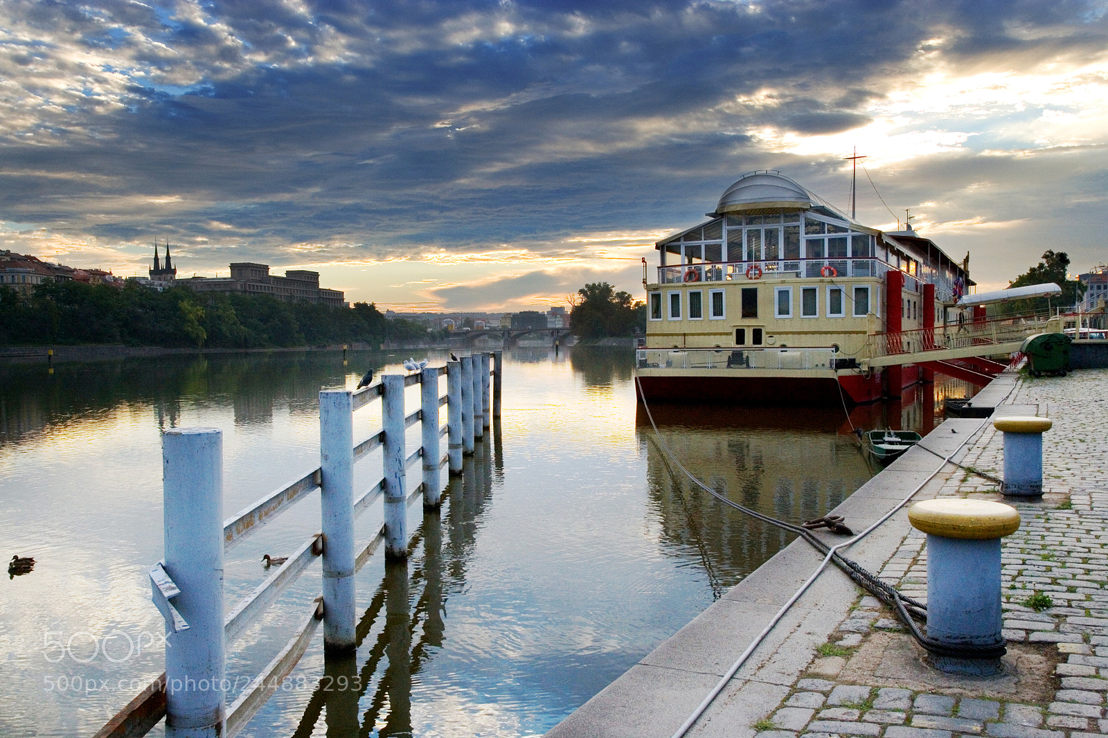 Canon EOS-1Ds Mark II sample photo. Moldau embankment, prague unesco photography
