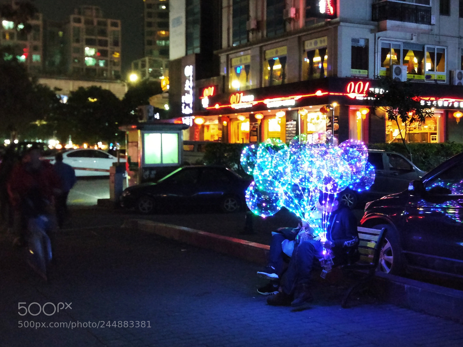 Xiaomi MI 5 sample photo. Light balloon photography
