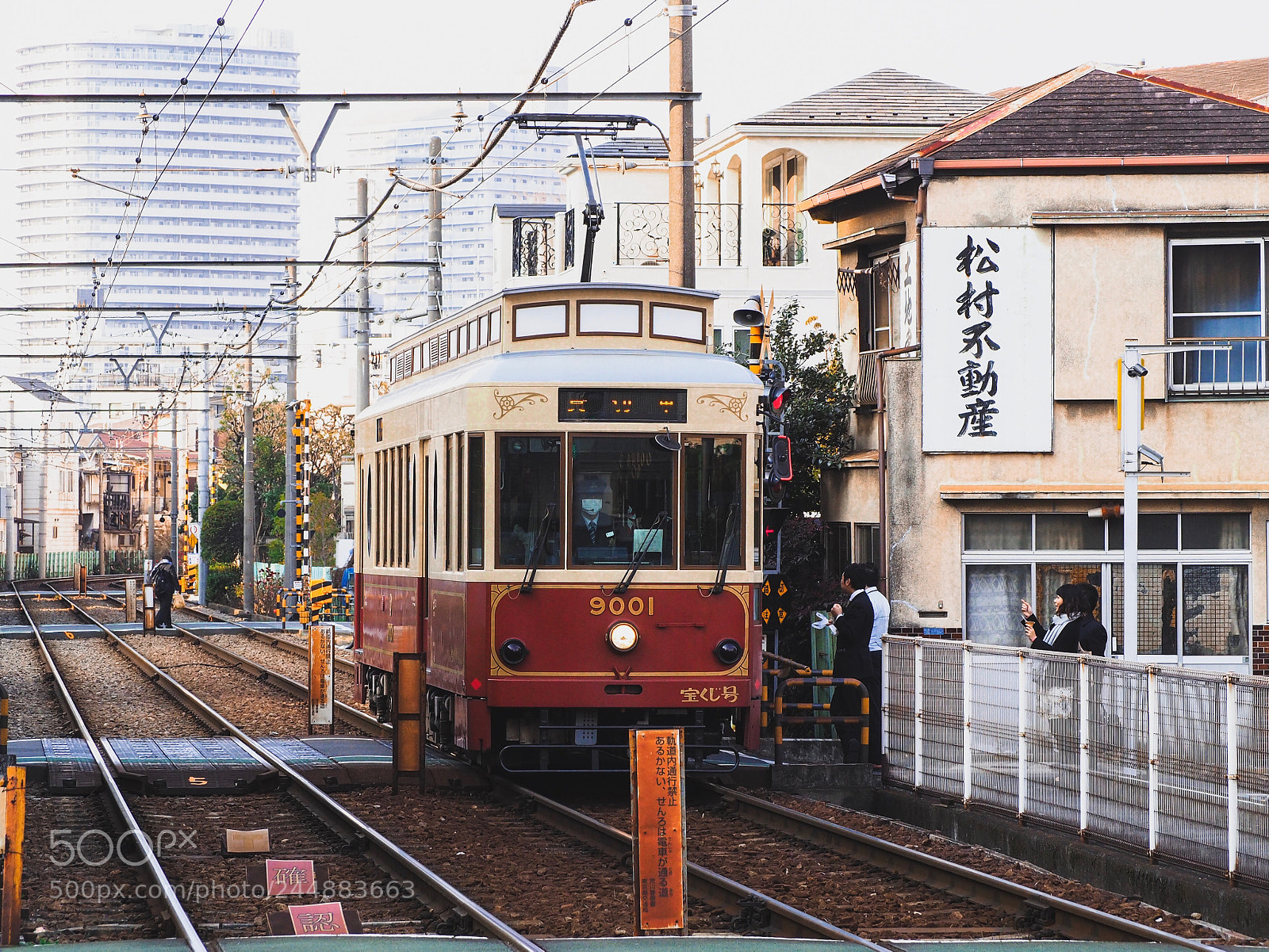 Olympus OM-D E-M10 II sample photo. Vintage tram crossover modern photography