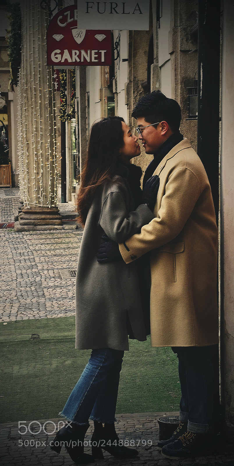 Olympus OM-D E-M5 II sample photo. Kiss - praga photography