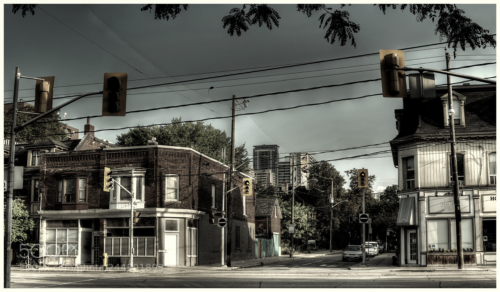 Olympus OM-D E-M10 II sample photo. The corner cafe photography