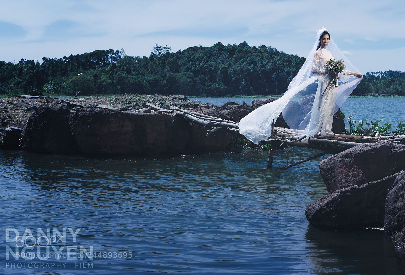 Sony a7R III sample photo. Ao dai in the photography
