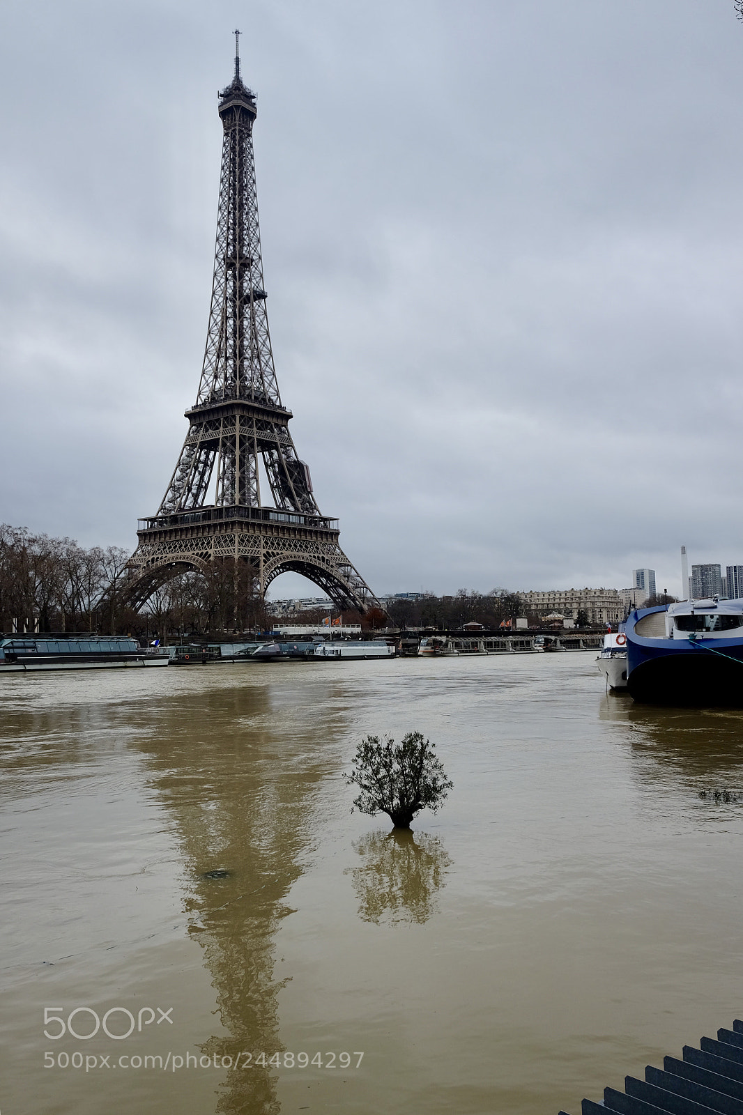 Fujifilm X70 sample photo. Paris en crue photography