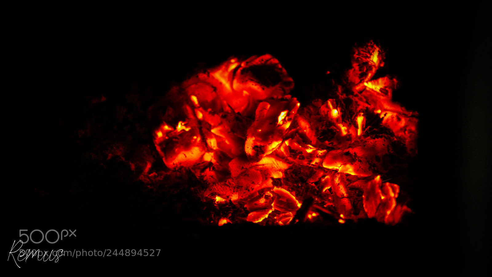 Canon EOS 1300D (EOS Rebel T6 / EOS Kiss X80) sample photo. Glowing embers. photography