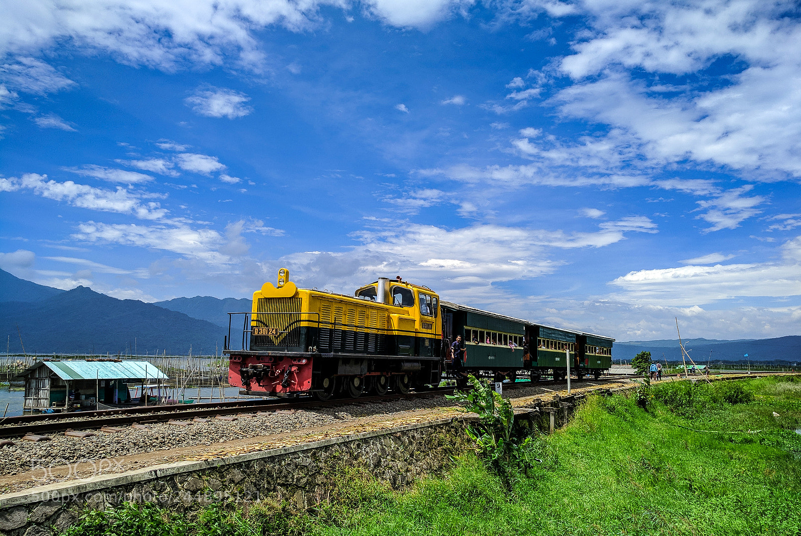 Xiaomi MI MAX 2 sample photo. Train at rawapening photography