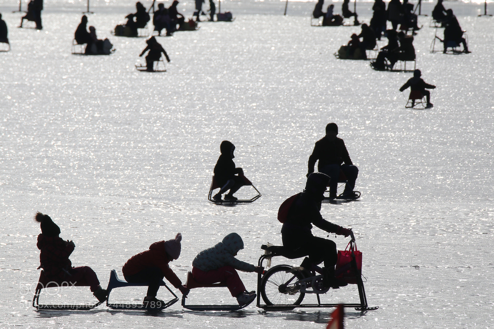 Tamron SP 150-600mm F5-6.3 Di VC USD sample photo. 冬之趣ice fun in winter photography