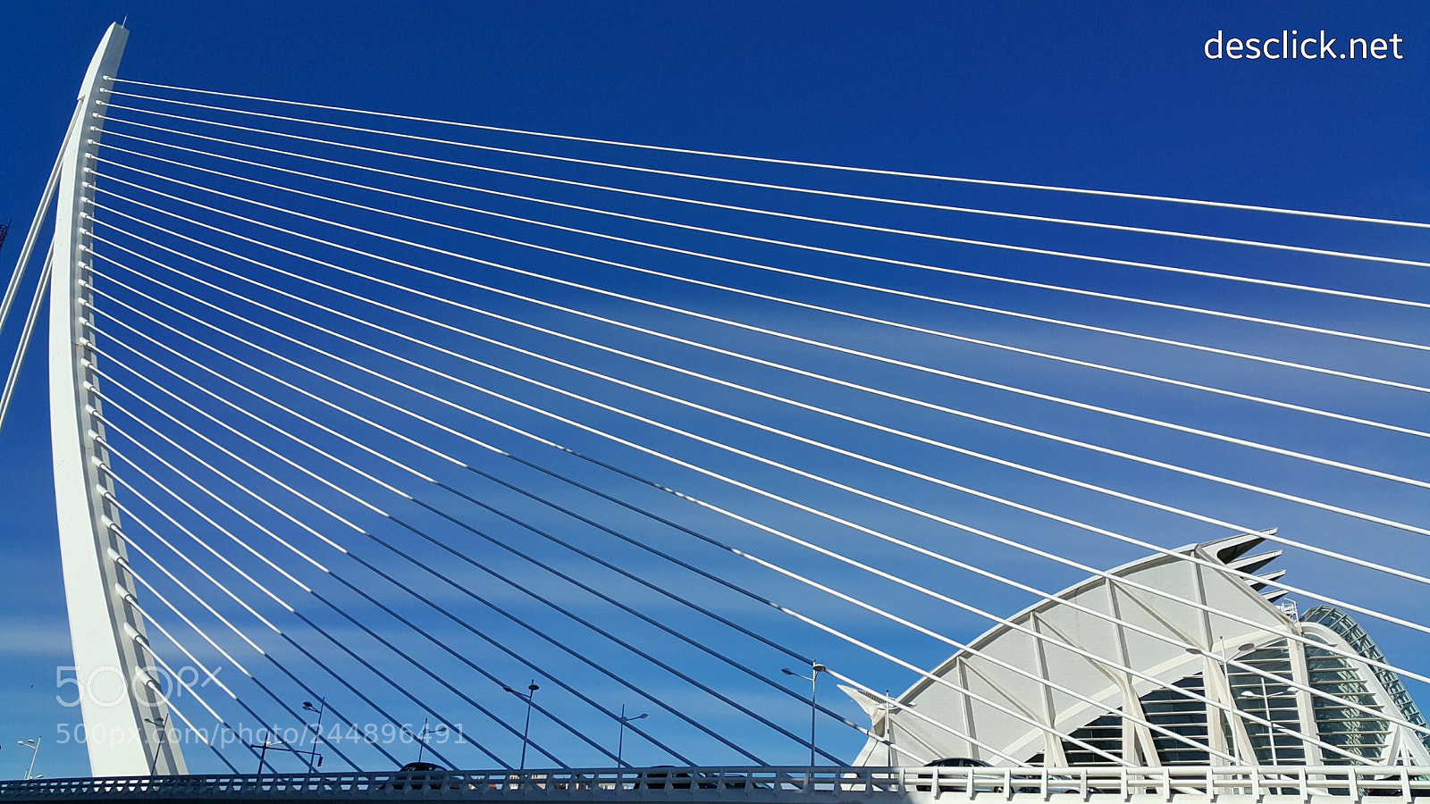 Samsung Galaxy Note4 sample photo. White lines over blue photography