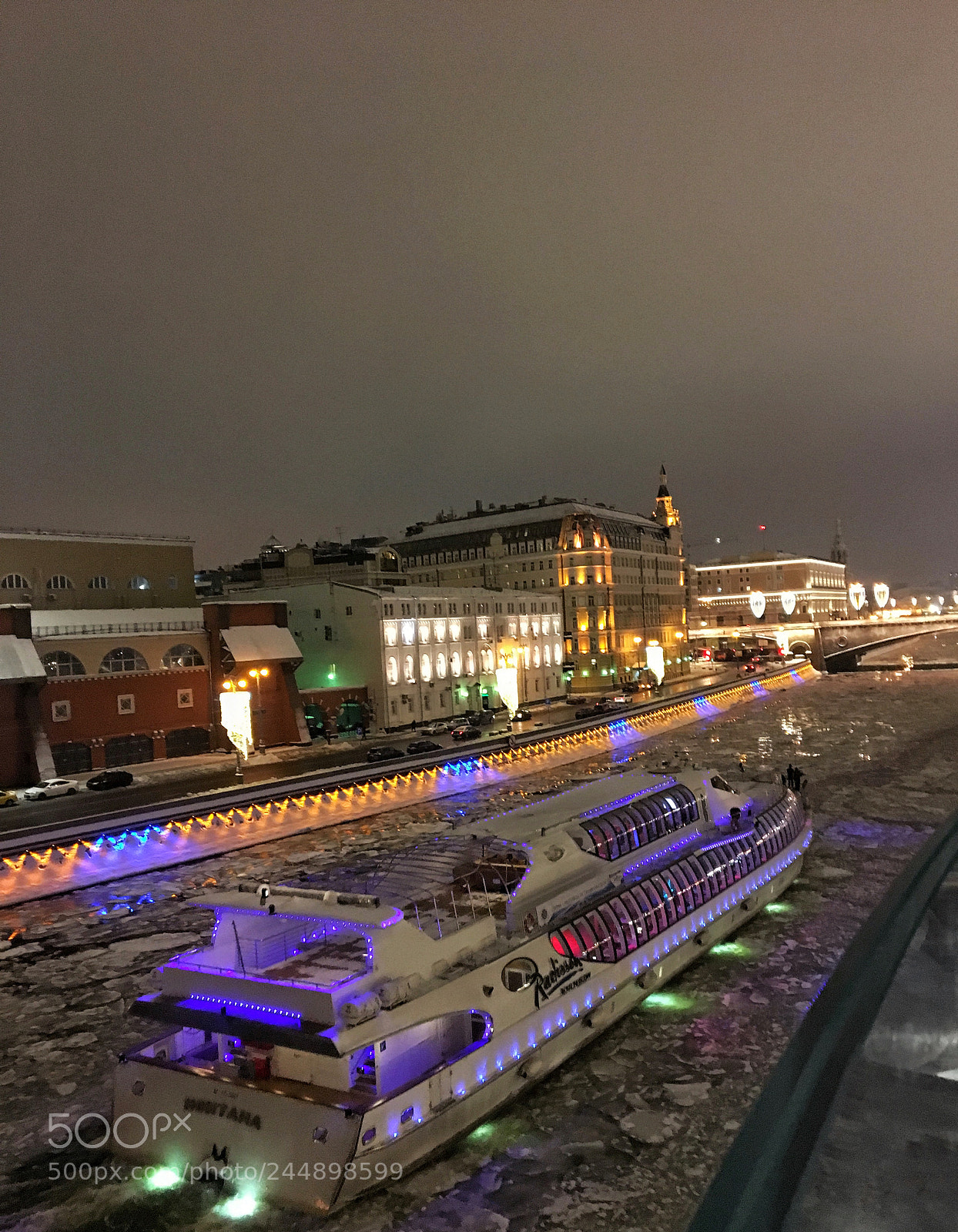 Apple iPhone 6s sample photo. Boat in the moscow photography