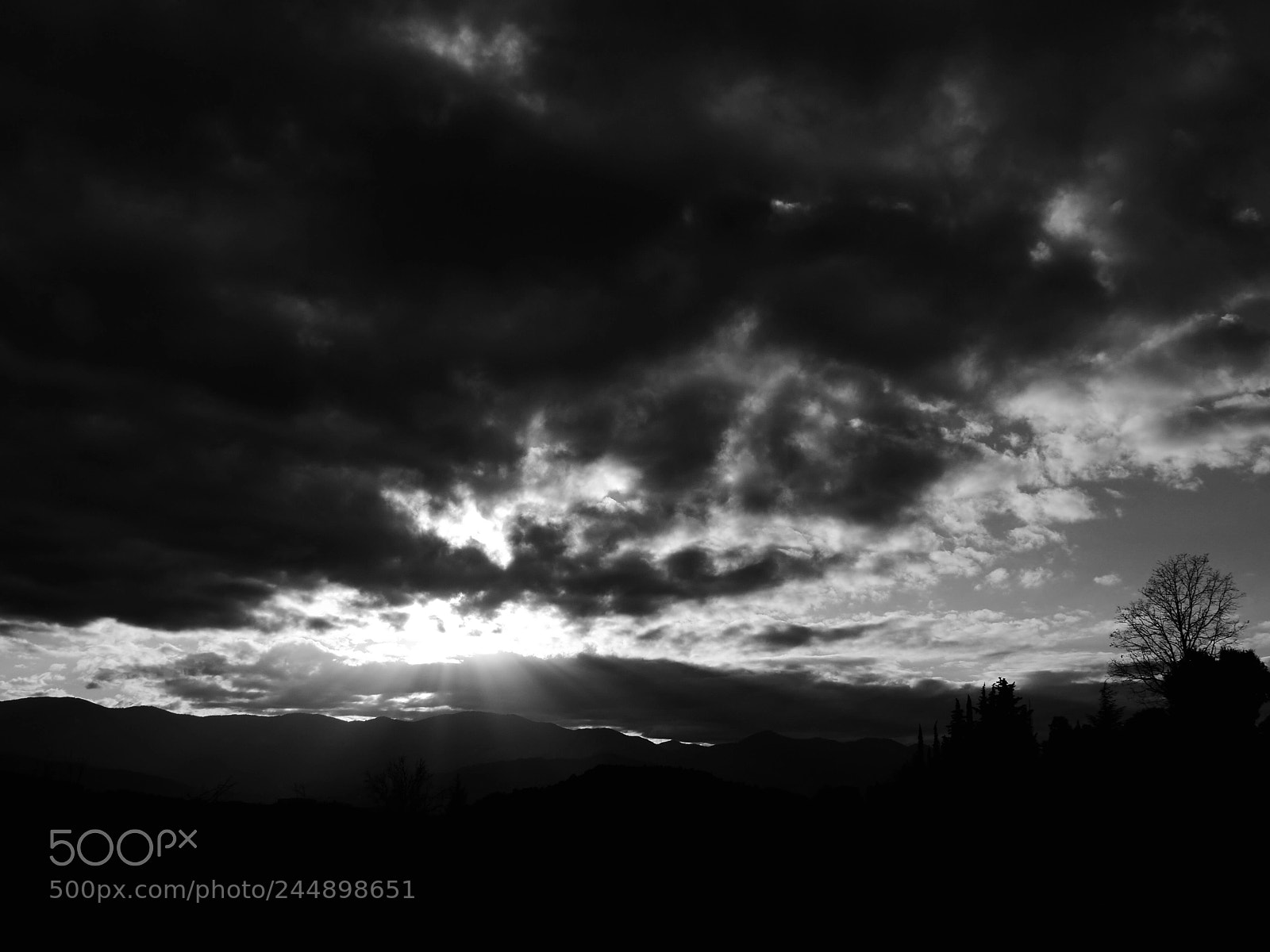 Panasonic Lumix DMC-GX85 (Lumix DMC-GX80 / Lumix DMC-GX7 Mark II) sample photo. Rays on the hills photography