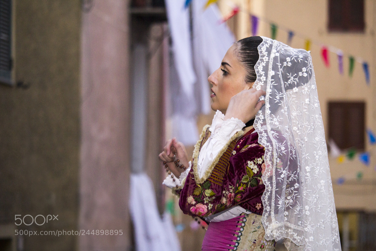 Canon EOS 1200D (EOS Rebel T5 / EOS Kiss X70 / EOS Hi) sample photo. Sardinian bride in typical photography