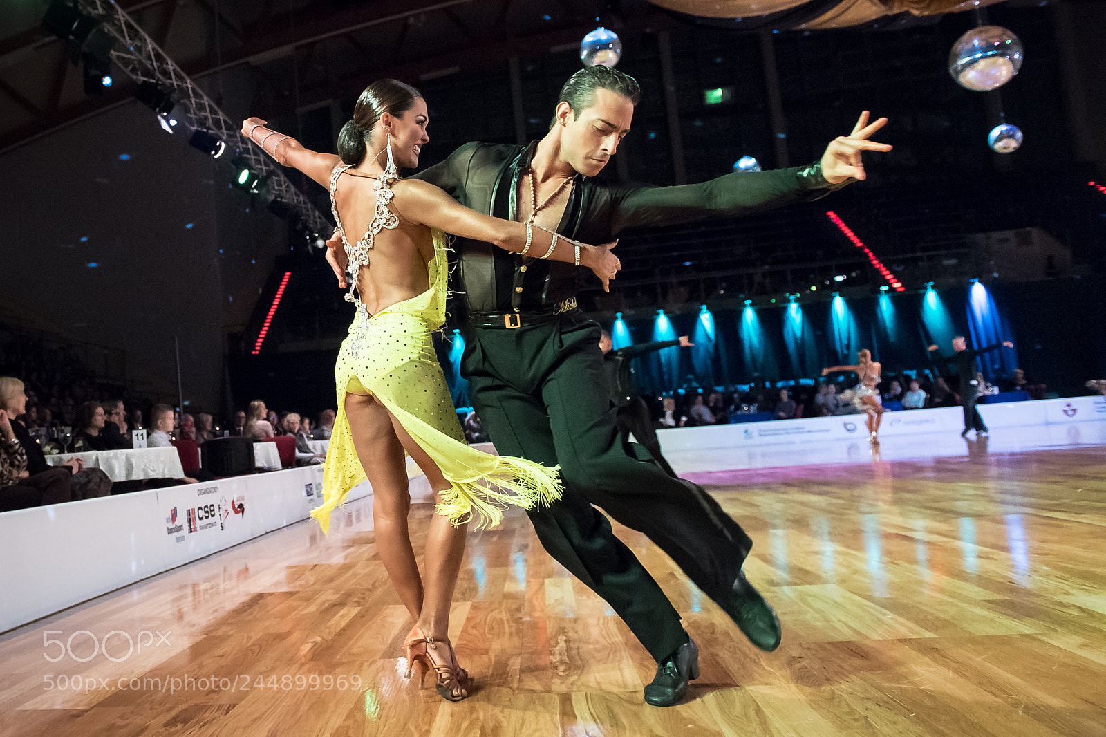 Nikon D5 sample photo. Dancers dancing latin dance photography