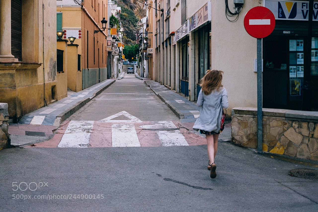 Fujifilm X-T10 sample photo. Running girl photography