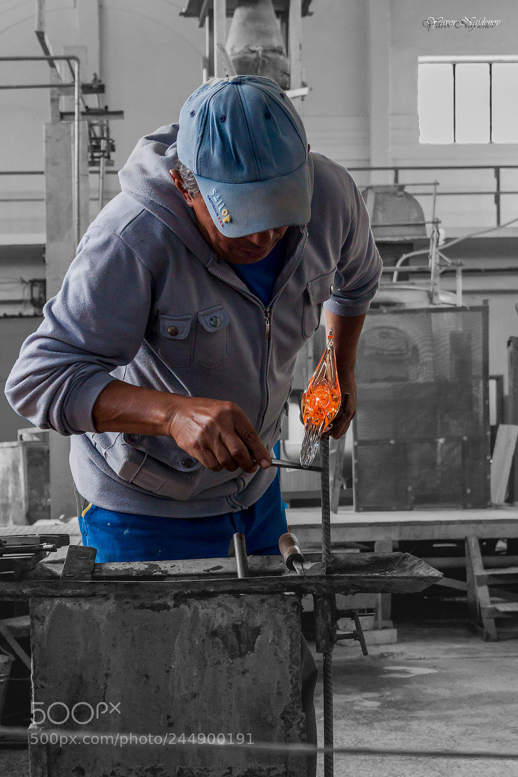 Canon EOS 500D (EOS Rebel T1i / EOS Kiss X3) sample photo. The glassmaker photography