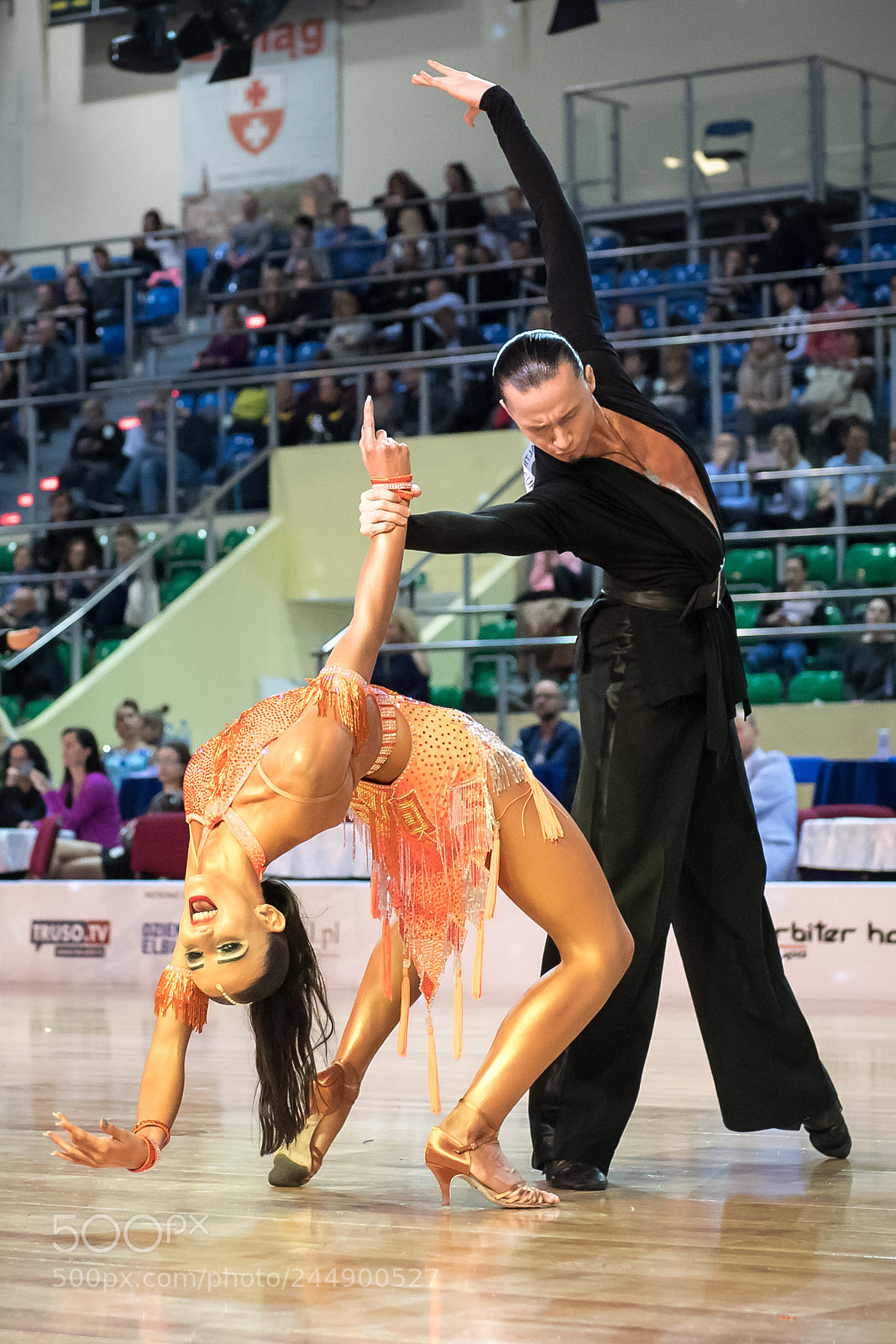 Nikon D5 sample photo. Dancers dancing latin dance photography