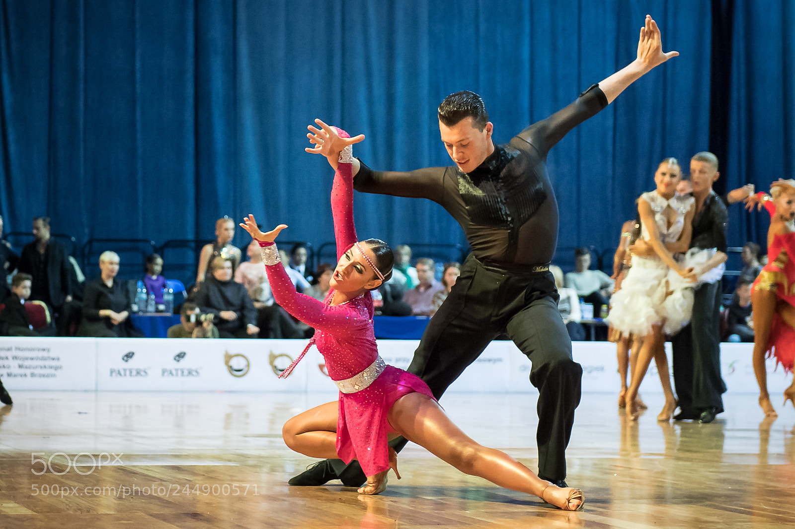 Nikon D5 sample photo. Dancers dancing latin dance photography