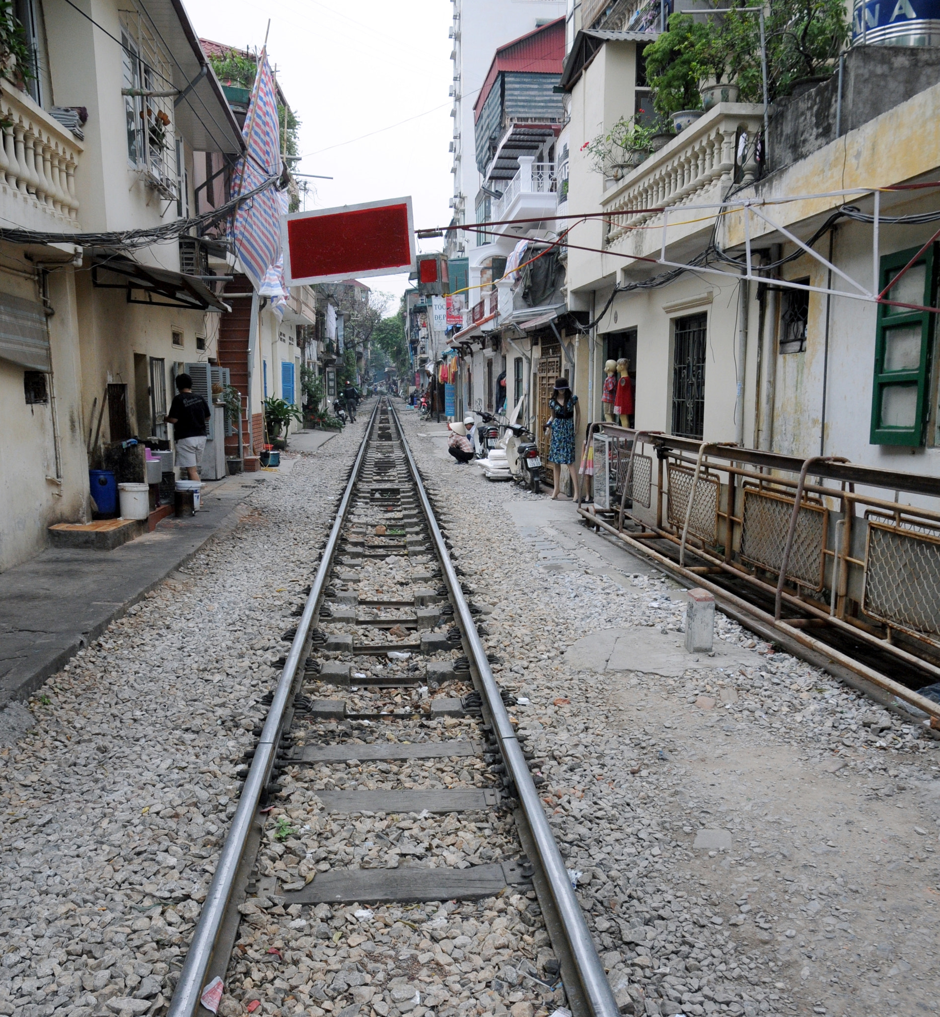Nikon D300S sample photo. Train street photography