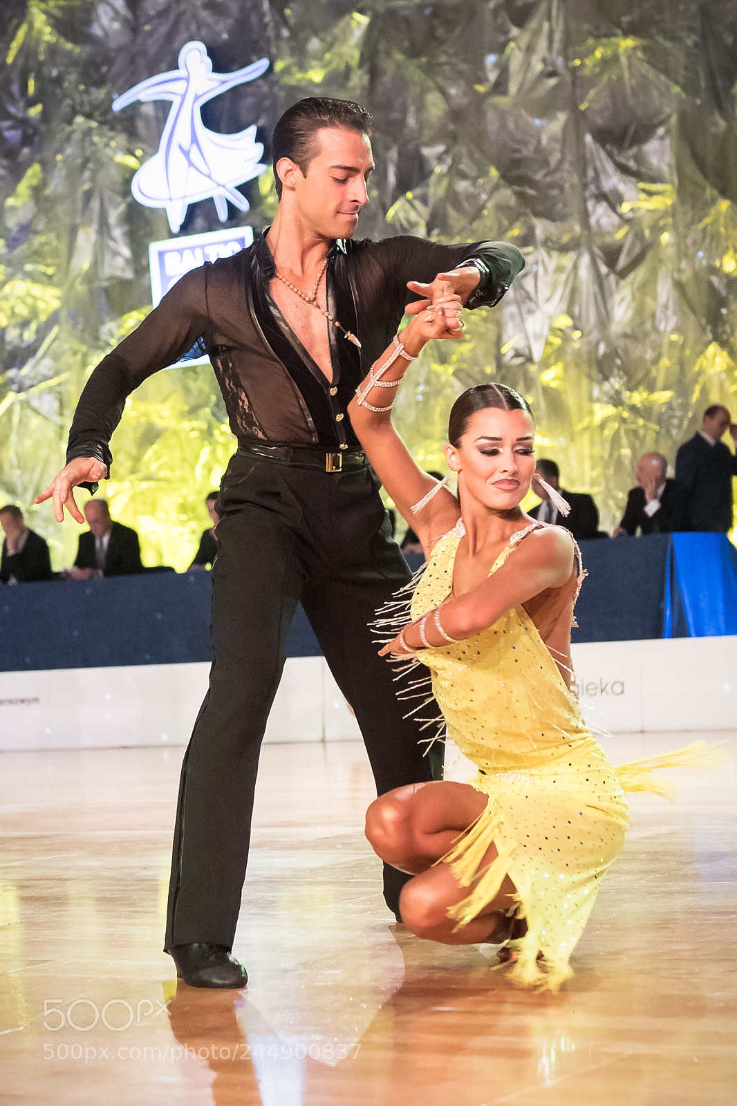 Nikon D5 sample photo. Dancers dancing latin dance photography
