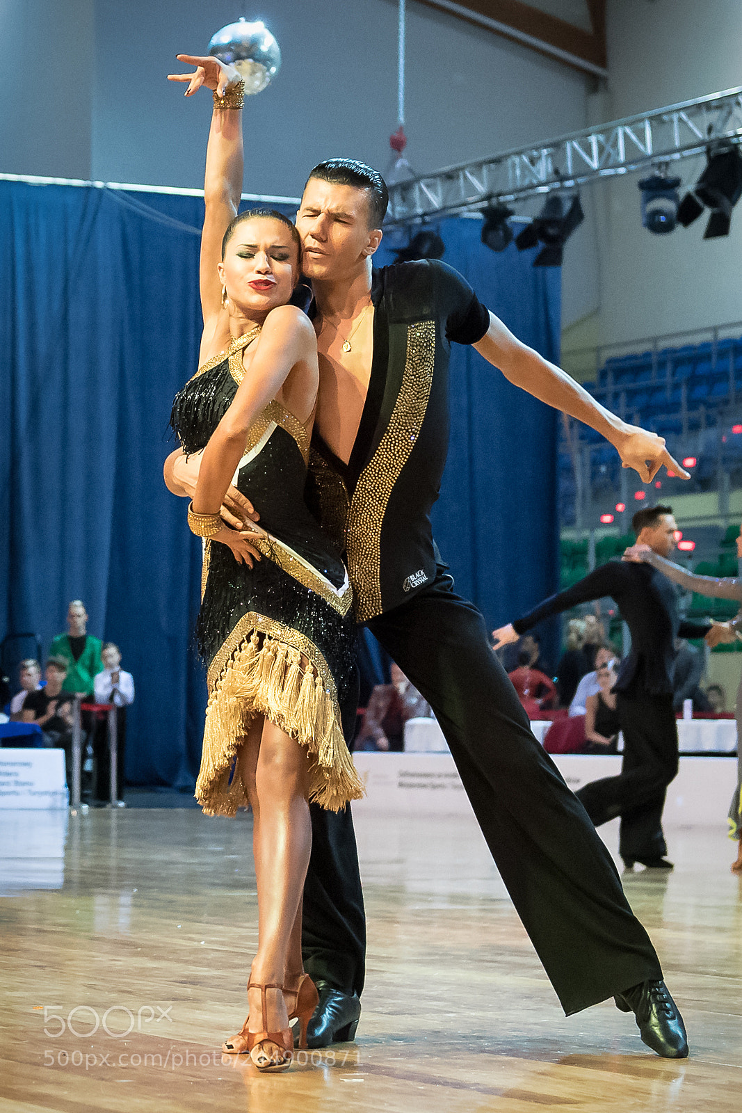 Nikon D5 sample photo. Dancers dancing latin dance photography
