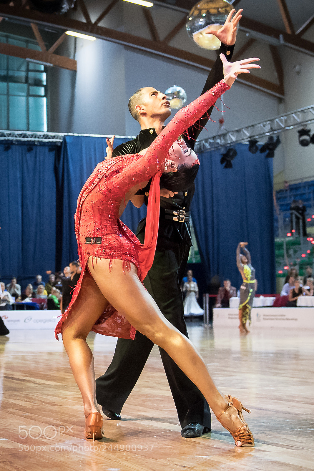 Nikon D5 sample photo. Dancers dancing latin dance photography